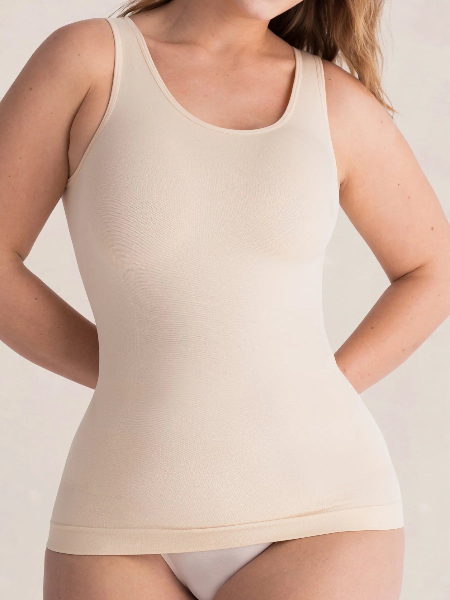 Cami Glow Comfort™ – Tirantes Anchos, Moldeo Suave 24/7