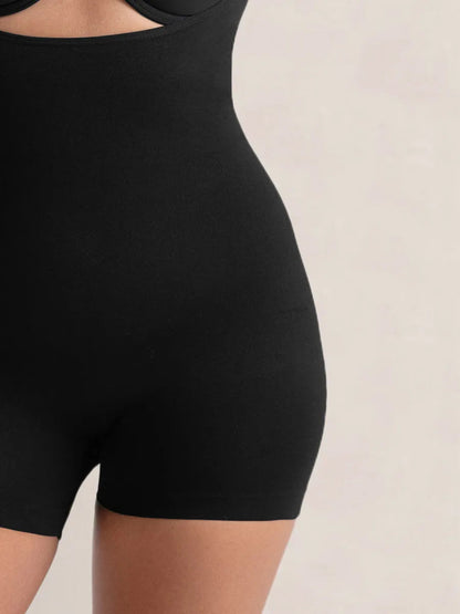 Body Moldeador Glow Essentials™ con Short y Escote Abierto
