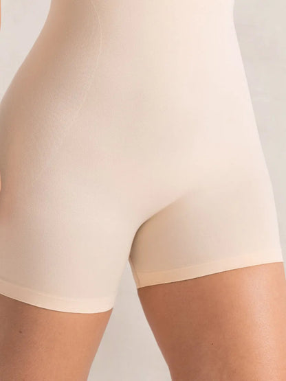 Body Moldeador Glow Essentials™ con Short y Escote Abierto